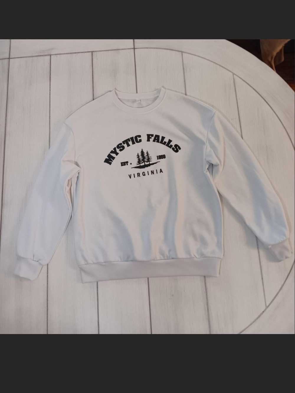 SHEIN White Crewneck "The Vampire Diaries" Sweatshirt